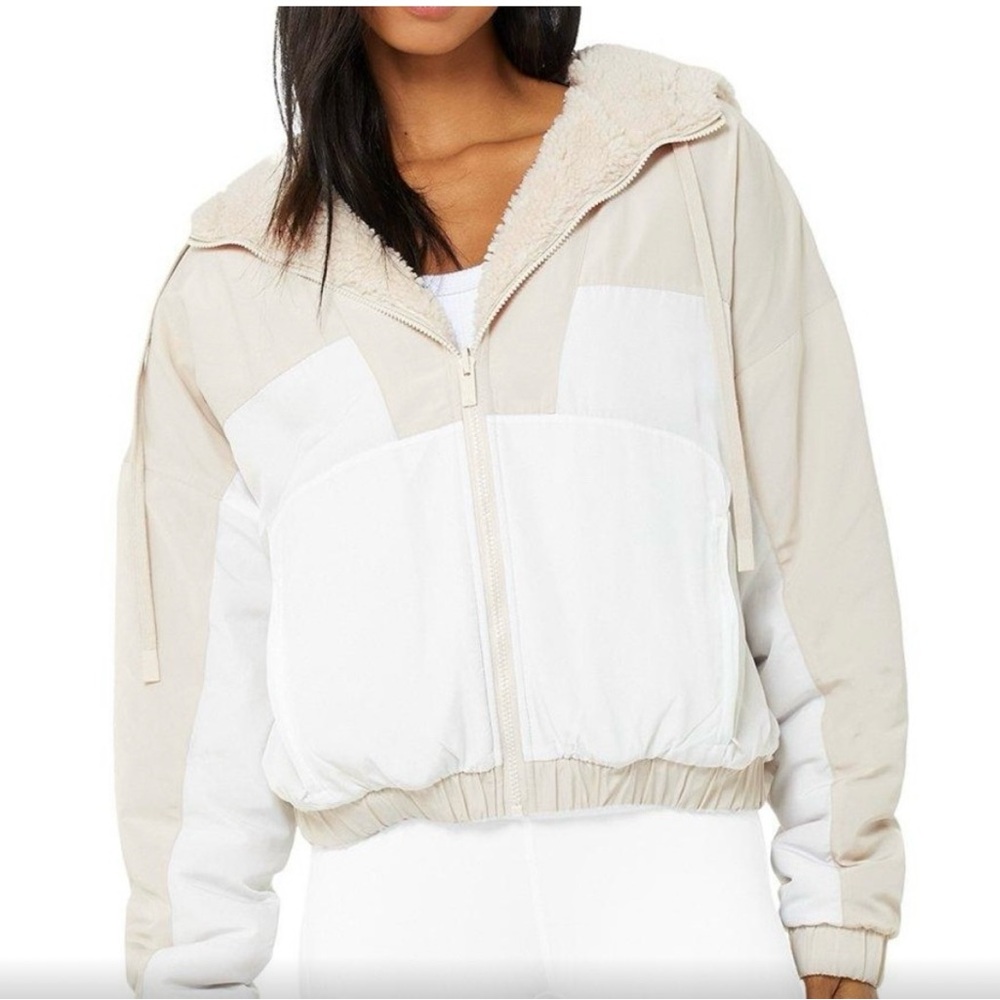 Alo Yoga Dual reversible cream and white jacket XS